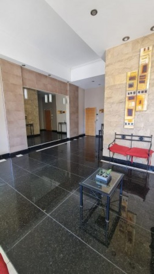 VENTA Impecable Departamento Semipiso Dos dormitorios . Cochera. Amenities.  España y Pellegrini