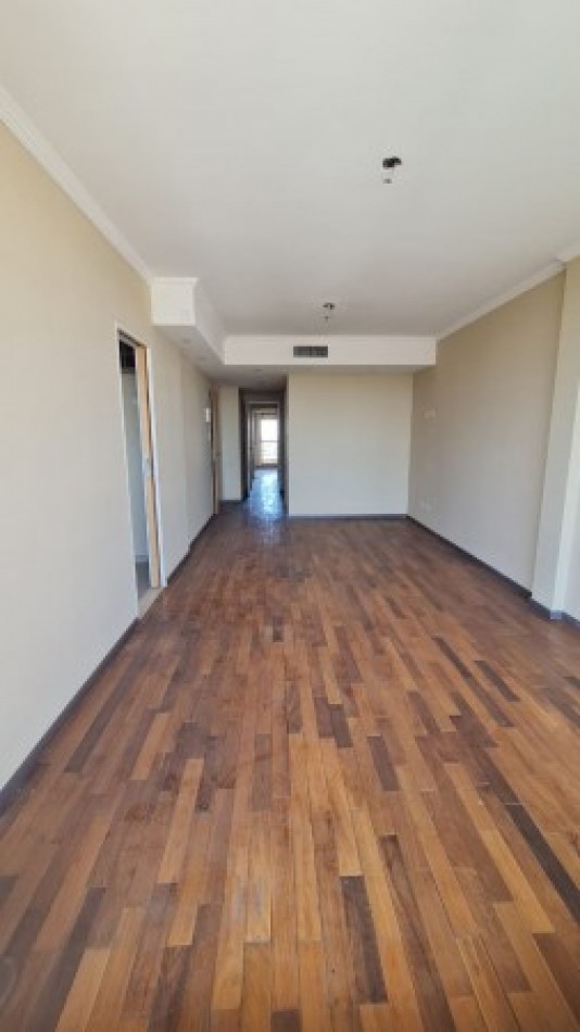 VENTA Impecable Departamento Semipiso Dos dormitorios . Cochera. Amenities.  España y Pellegrini