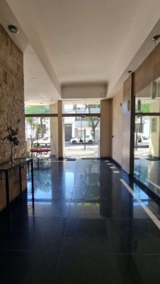 VENTA Impecable Departamento Semipiso Dos dormitorios . Cochera. Amenities.  España y Pellegrini