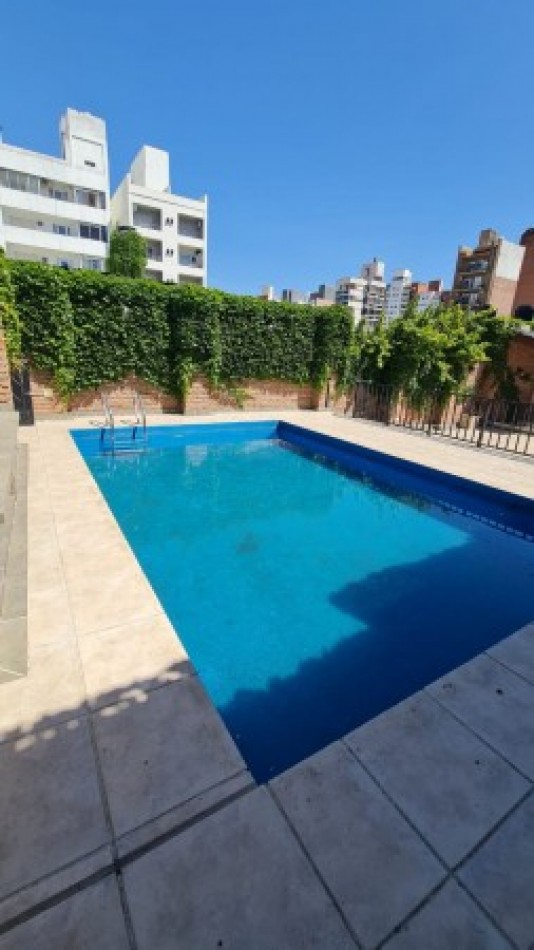 VENTA Impecable Departamento Semipiso Dos dormitorios . Cochera. Amenities.  España y Pellegrini