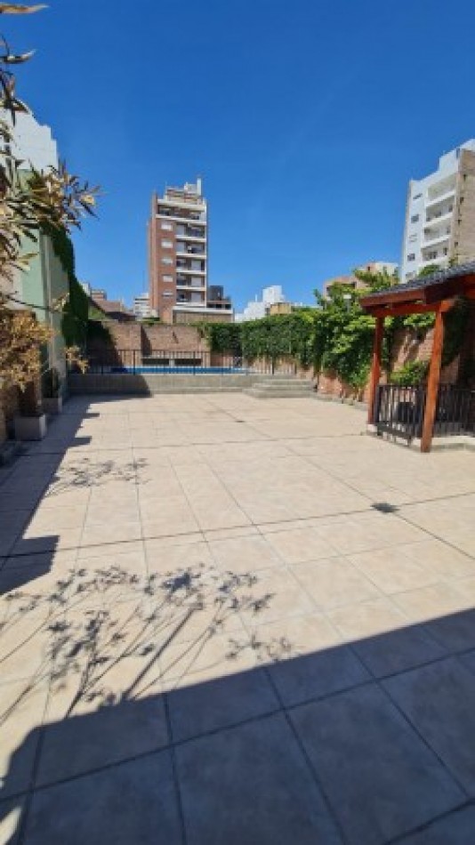 VENTA Impecable Departamento Semipiso Dos dormitorios . Cochera. Amenities.  España y Pellegrini