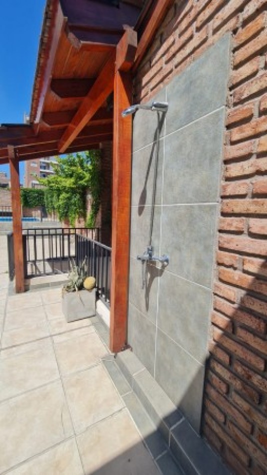 VENTA Impecable Departamento Semipiso Dos dormitorios . Cochera. Amenities.  España y Pellegrini