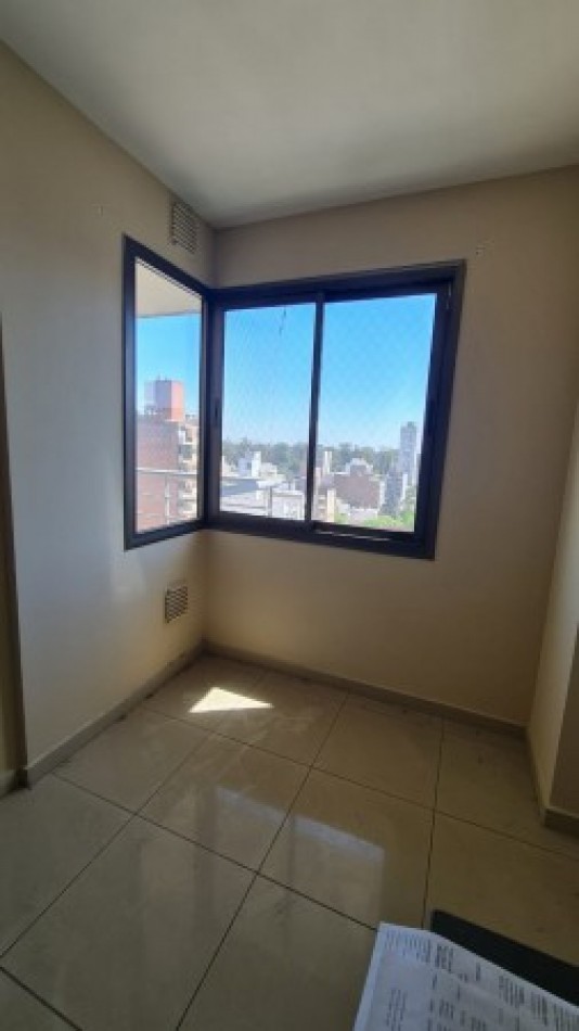 VENTA Impecable Departamento Semipiso Dos dormitorios . Cochera. Amenities.  España y Pellegrini