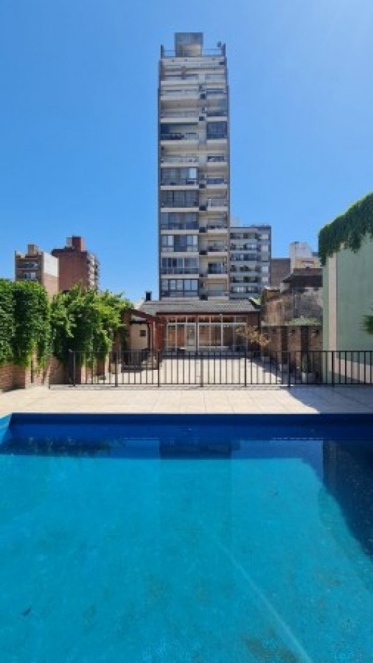 VENTA Impecable Departamento Semipiso Dos dormitorios . Cochera. Amenities.  España y Pellegrini