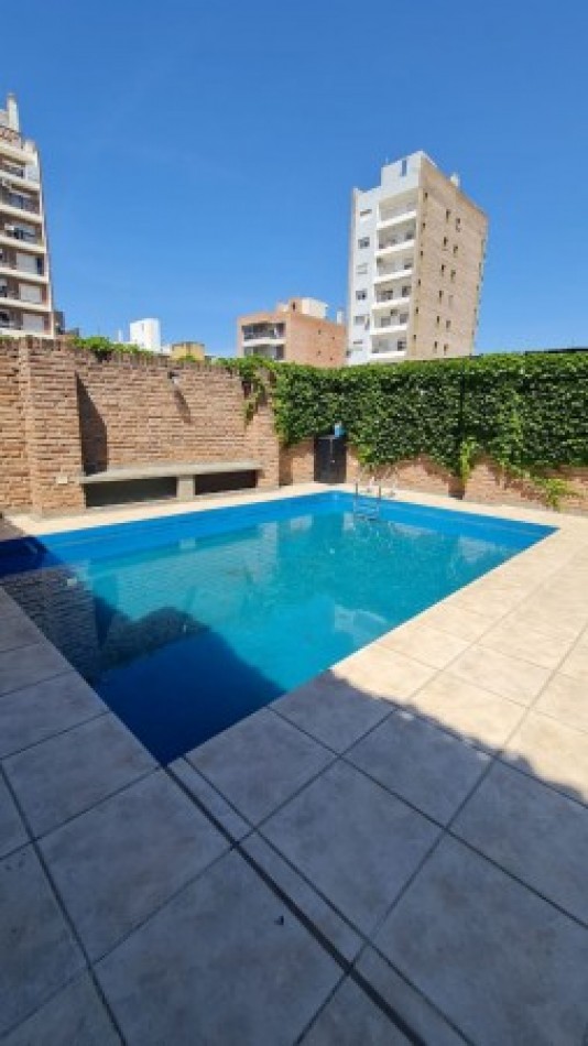 VENTA Impecable Departamento Semipiso Dos dormitorios . Cochera. Amenities.  España y Pellegrini