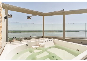 VENTA - Piso exclusivo - DOS dormitorios - Vista franca al rio - Balcon corrido - Cochera - Amenities - BARRIO MARTIN. ENTREGA INMEDIATA